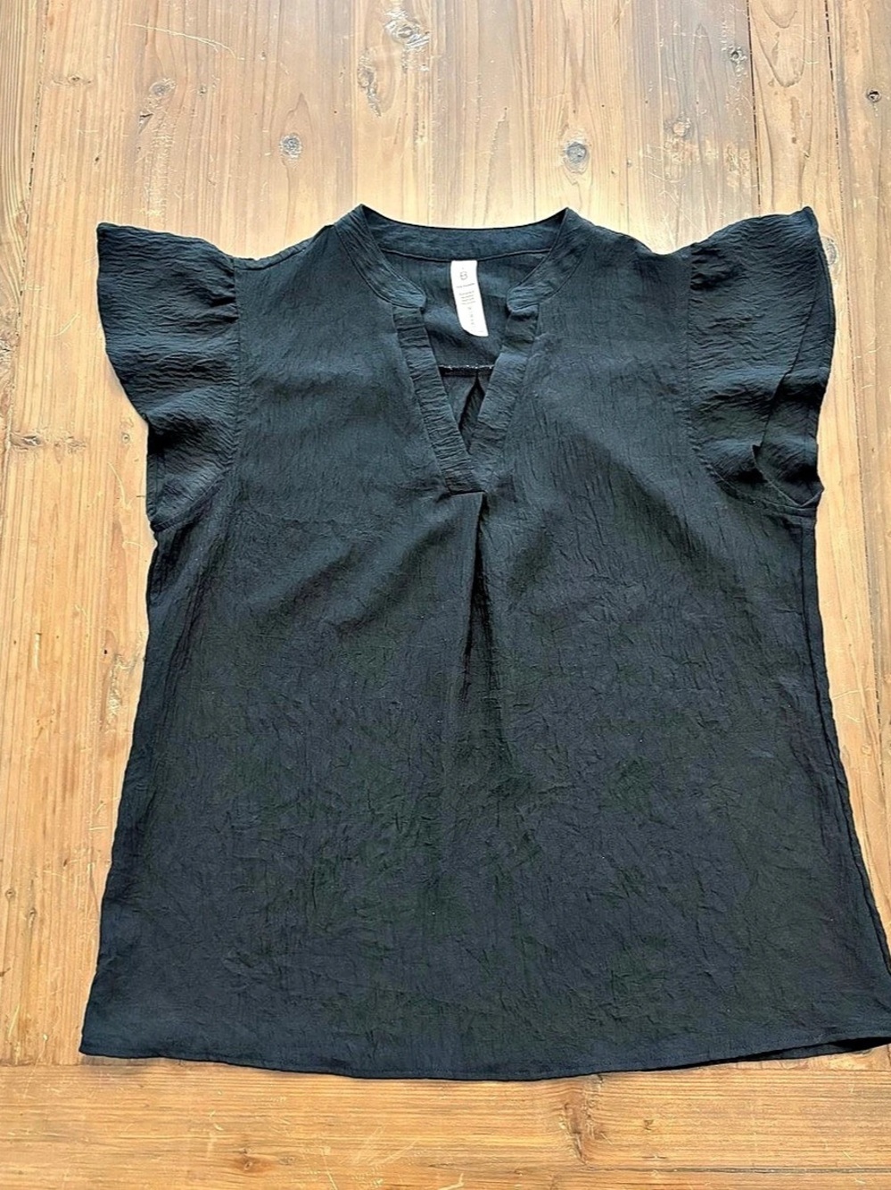 Bebonnie Black Crinkle Pleated Split V-Neck Flutter Sleeve Blouse L
